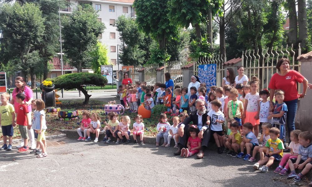 Il Sindaco di Tortona coi bambini grazie ad un progetto di Gestione Ambiente