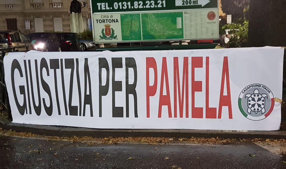 Un grande striscione fuori dall’ospedale di Tortona chiede Giustizia per Pamela Mastropietro!