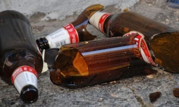 Rapinatore messo in fuga dai commessi che gli lanciano bottiglie di birra all’Eurospin di Casale Monferrato