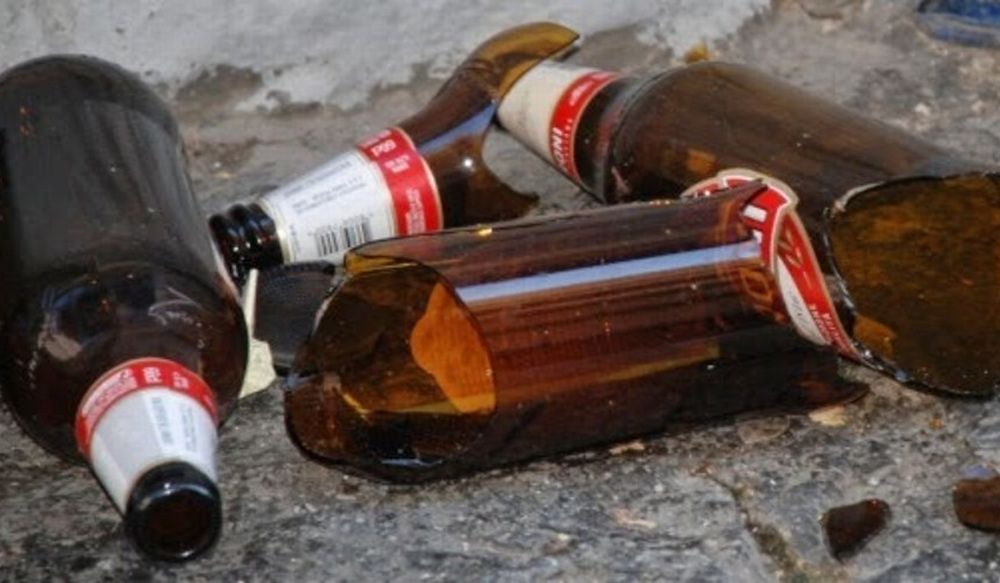 Rapinatore messo in fuga dai commessi che gli lanciano bottiglie di birra all’Eurospin di Casale Monferrato