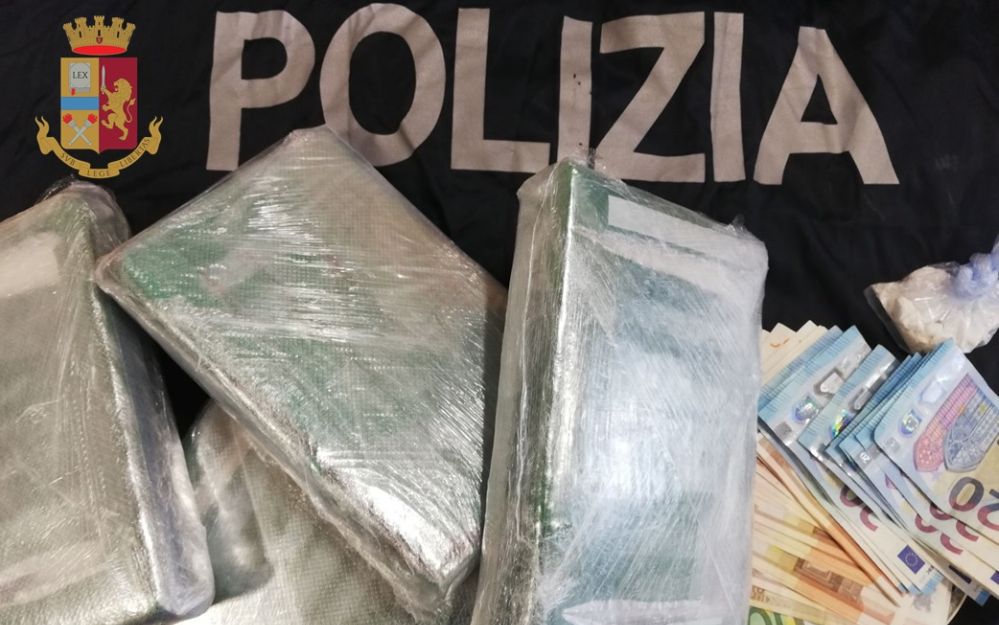 Arma di Taggia, aspetta il temporale per trasportare 4 kg di cocaina. Arrestato dalla Polizia