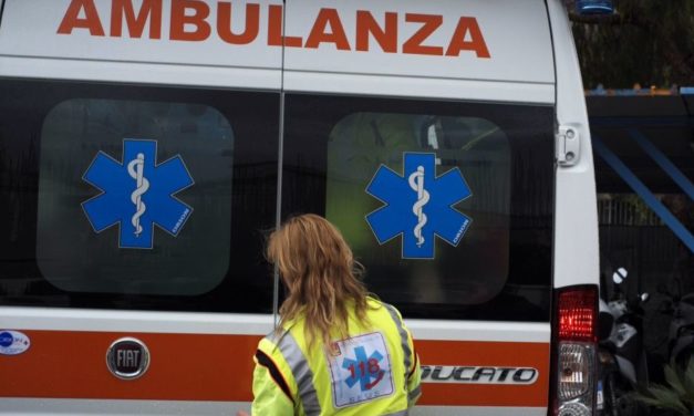 Auto dei Carabinieri si ribalta durante un inseguimento a Quattordio, feriti due militari