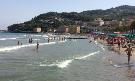 Diano Marina, l’Hotel Golfo e Palme punta alle quattro stelle: estesi i termini per la riqualificazione sul lungomare