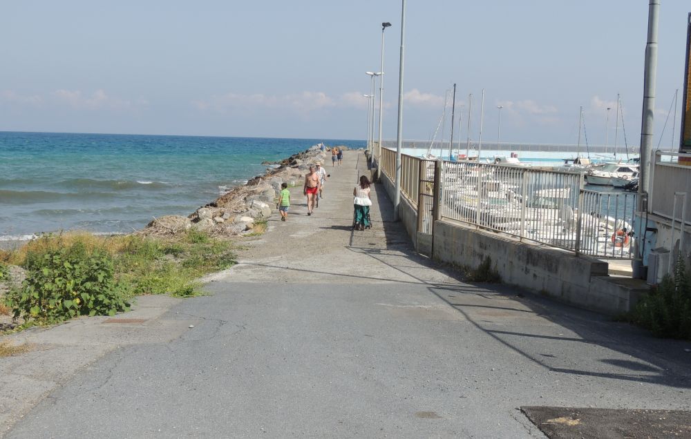 Riaperta la passeggiata sul Porto a Diano Marina, tranne l’ultimo pezzo, ma la situazione non è delle migliori