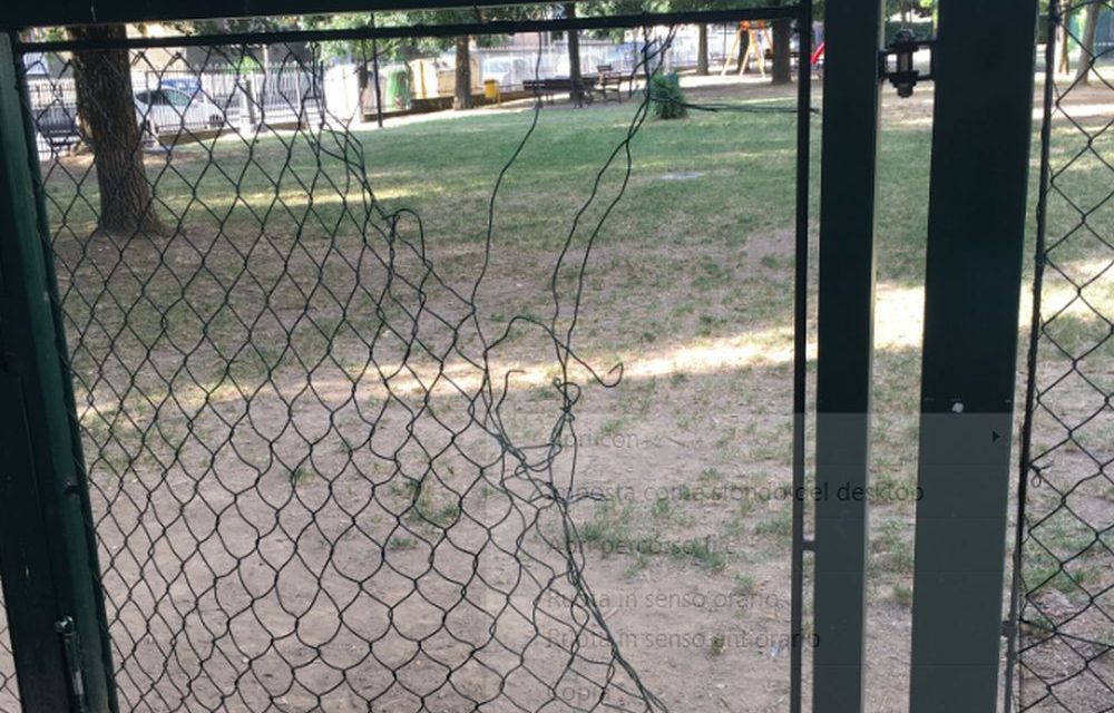 Tortona, la rete dell’area cani divelta, non c’è più sicurezza per i bambini