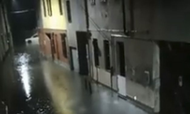 Castelnuovo e Sale in ginocchio per i danni del temporale di stanotte. Encomiabili i pompieri. Alcune immagini