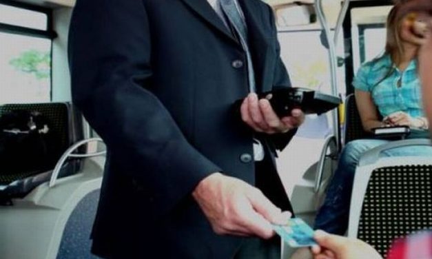 Sul treno carico di stranieri provenienti da ogni dove, il controllore chiede ad una tortonese il libretto sanitario del cane!