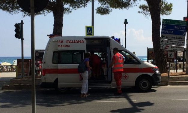 Malore in spiaggia a Diano Marina, interviene la Croce Rossa
