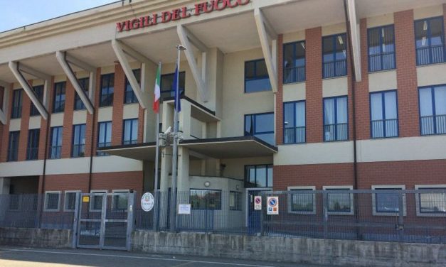 Incendio in un palazzo in via Virginia marini ad Alessandria. Due ore di intervento dei pompieri