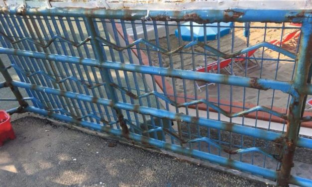 Così alcuni stabilimenti balneari a Sanremo…..