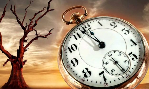 Arriva Mezzanotte e ai rintocchi, a Sale, crolla un porticato