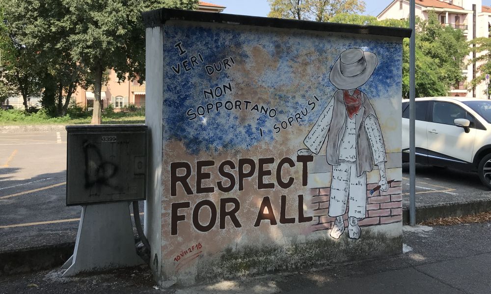 Tortona sta diventando la città dei murales sociali: belli e pieni di messaggi