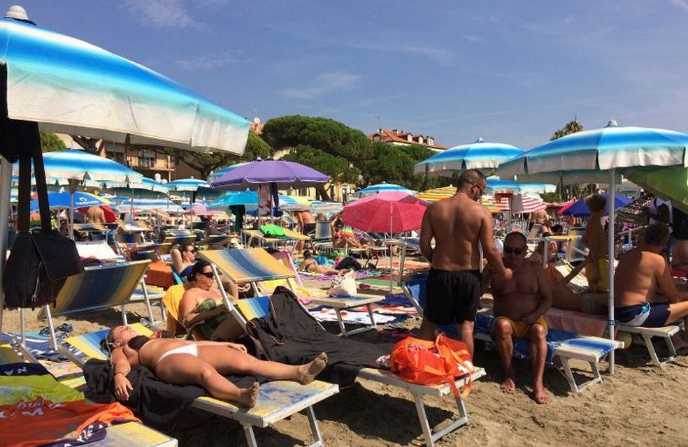 Il ferragosto di un tortonese in una Diano Marina affollata come non mai e le sue disavventure….