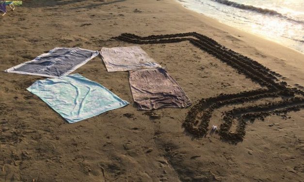 La mancanza di rispetto di chi occupa così le poche spiagge libere di  Diano Marina. Il diavolo però…..