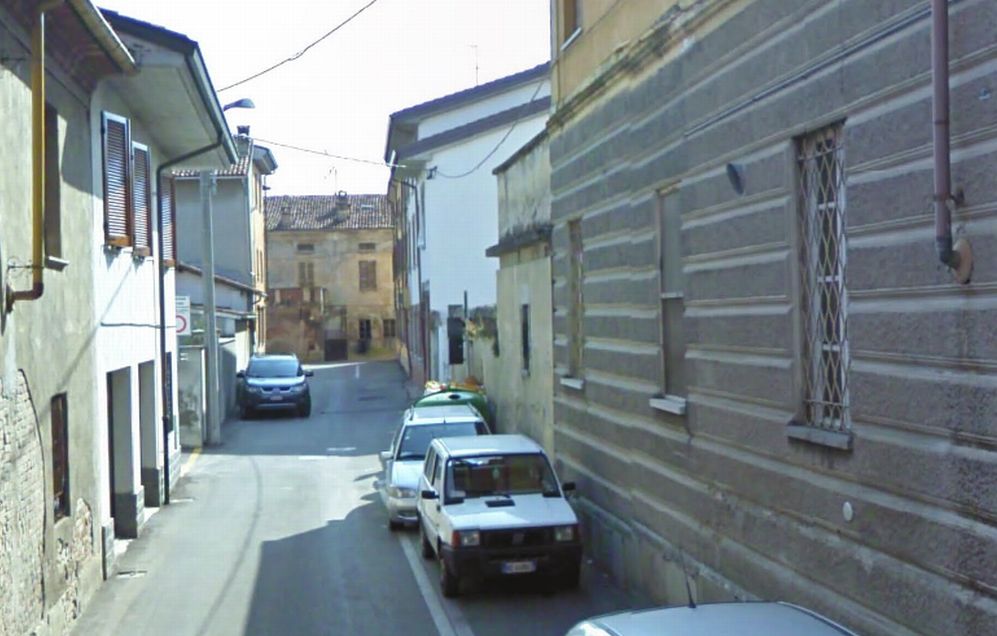 Bimba di tre anni rimane chiusa in casa da sola in via Soldini a Castelnuovo Scrivia