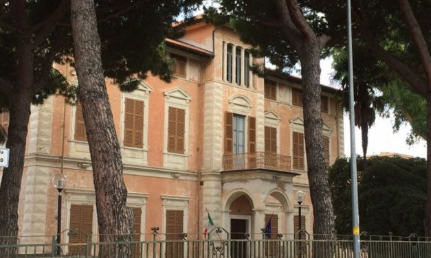 Diano marina, si rompe il pavimento della scuola a Villa Scarsella, il Comune interviene subito