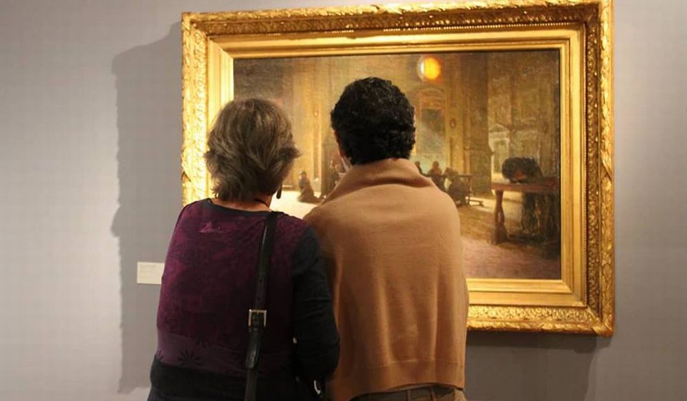 Al Museo del Divisionismo di Tortona le donne guardano rapite i quadri. Aperto nel week end