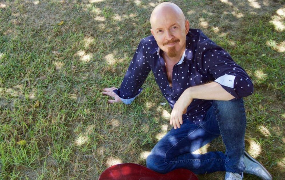 Uno dei 10 cantanti scelti per rappresentare l’Italia a New York ha vissuto a Tortona per 5 anni