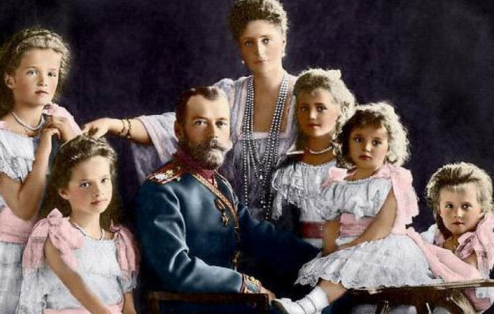 Romanov ieri e oggi: dalla Liguria di Ponente  un libro e un foulard