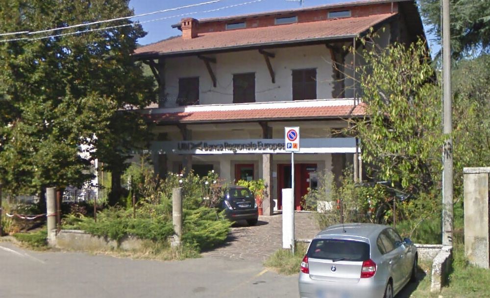 Boato nella notte a Vignole Borbera: fanno esplodere il bancomat in via San Michele e svegliano il paese