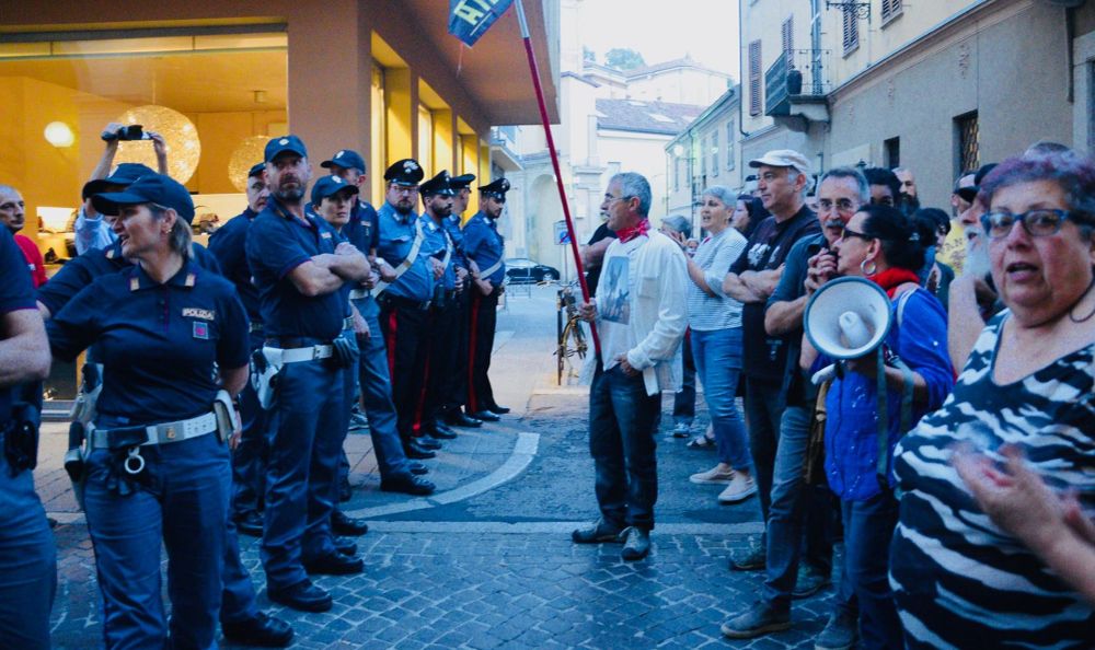 A Tortona non vogliamo più vedere scene come questa fra Tortonesi contro, in una città militarizzata