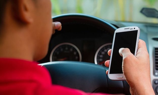 A Tortona troppa gente guida attaccata al telefono cellulare e rischia di investire le persone