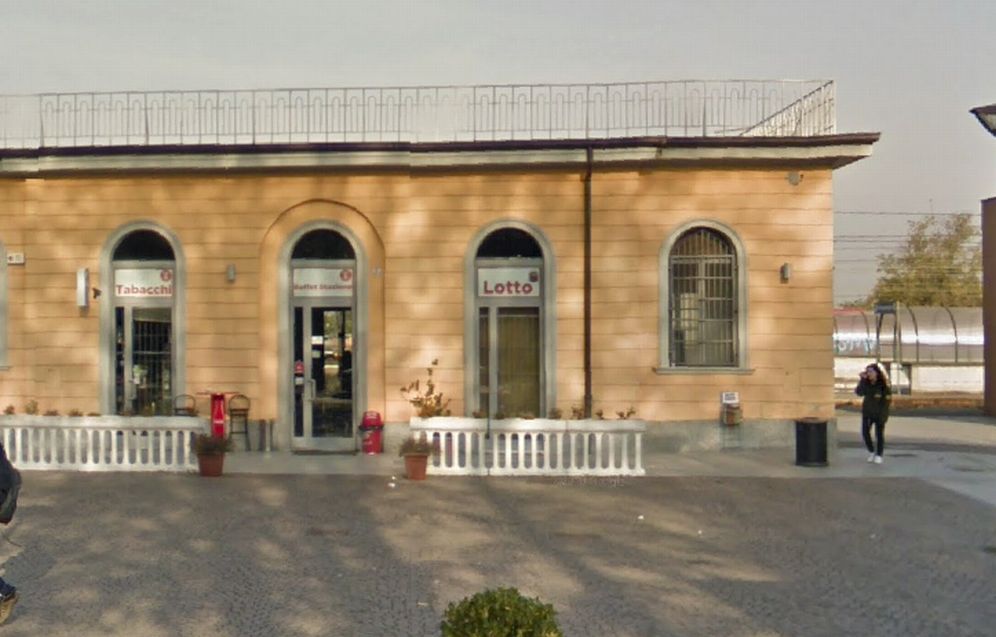 A Tortona un ubriaco di 33 anni molesta le cameriere del bar della stazione