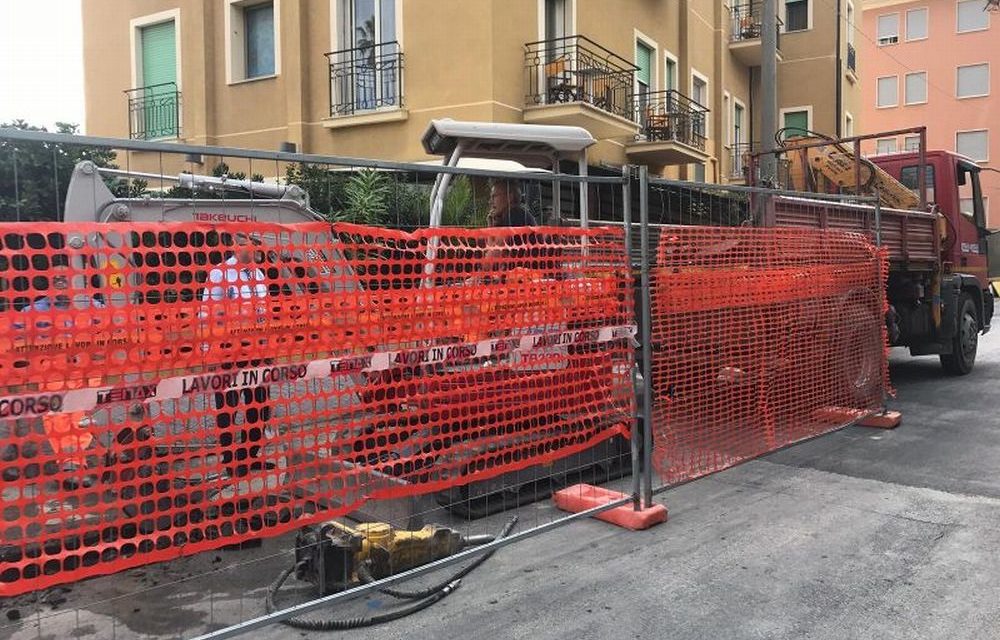 Incredibile ma vero: il Comune di Diano Marina autorizza lavori davanti ad un hotel pieno di turisti!