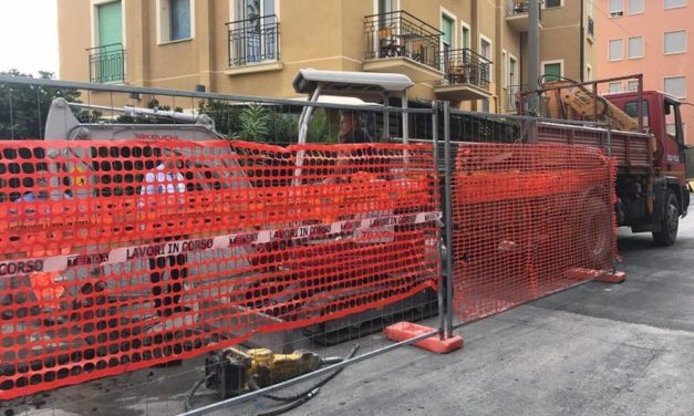 Incredibile ma vero: il Comune di Diano Marina autorizza lavori davanti ad un hotel pieno di turisti!