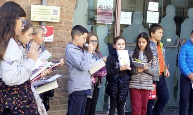 I bambini di Tortona scendono in piazza per “Libriamoci”