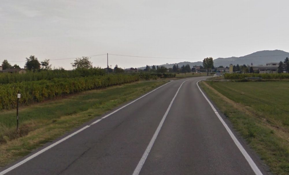 Ennesimo incidente sulla “Strada della morte” a Castellar Guidobono, auto fuori strada e uomo in ospedale