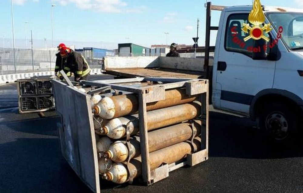 Pericolo esplosione a Boscomarengo: si incendia una bombola di acetilene, evacuate centinaia di persone. Situazione ancora in corso