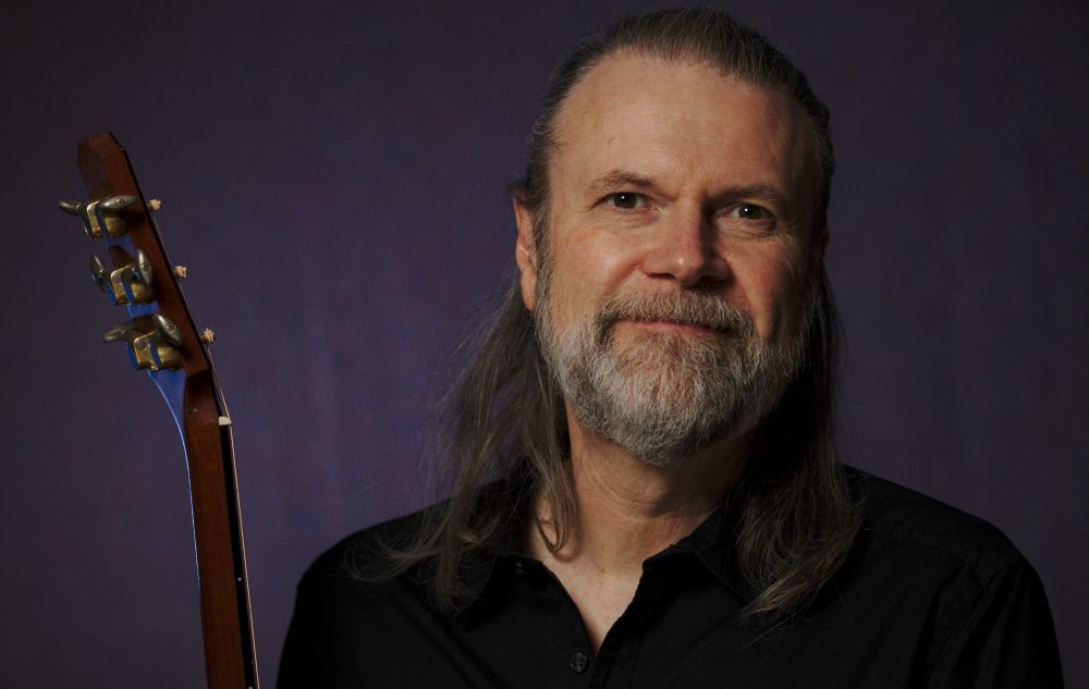 Beppe Gambetta, prossimamente a Tortona, parla della sua Genova ferita e non solo