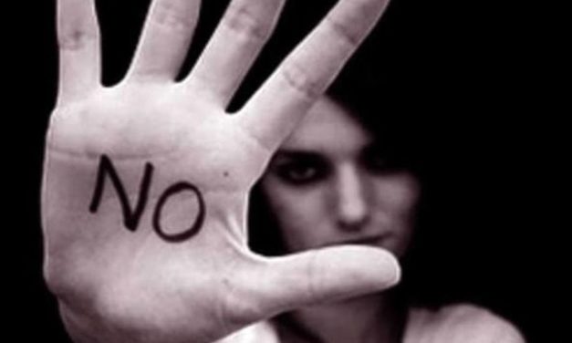 Tortona, l’esca del contratto si trasforma in orrore: promoter scampa alla violenza sessuale. Denunciato 23enne.