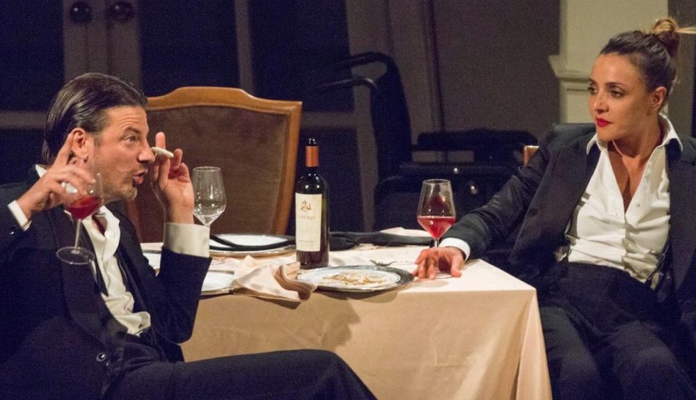 Lunedì al “Civico” di Tortona c’è “La guerra dei Roses” con Ambra Angiolini e Matteo Cremon