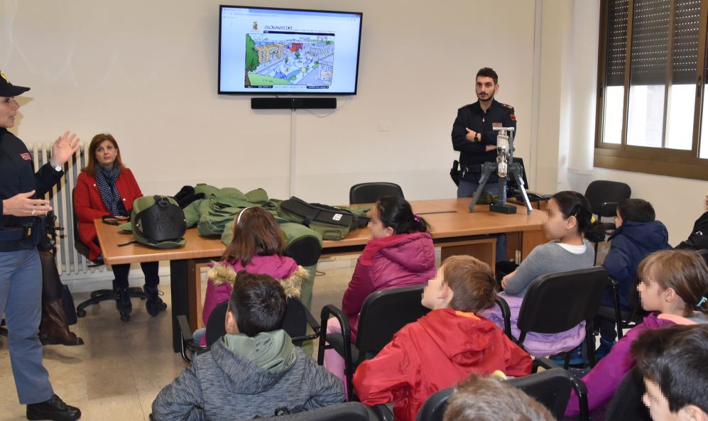 Imperia. Al via il progetto “Poliziotto per un giorno”. La Polizia di Stato incontra gli alunni delle elementari.