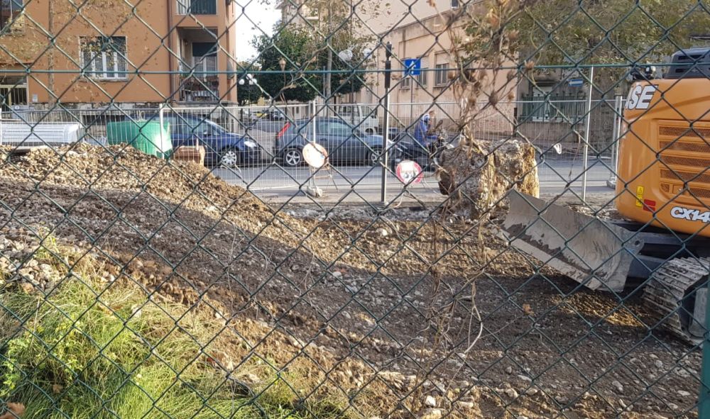 Il Comune di Diano Marina inizia a recuperare l’ex sedime: iniziati i lavori per collegare meglio il campo sportivo