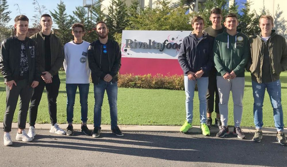 I giovani tortonesi in Visita alla piattaforma freschi e freschissimi Coop Nord-Ovest