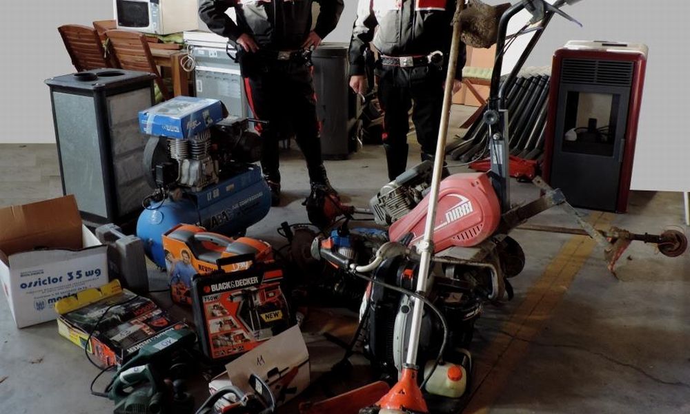 I carabinieri di Acqui Terme trovano questa merce rubata. I proprietari si facciano avanti