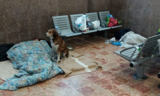 Ore 8, sala d’aspetto della stazione di Tortona: va in scena lo schifo. E i pendolari fuori al freddo….