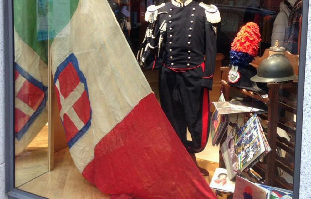 A Tortona una vetrina dedicata ai Carabinieri per il 4 novembre