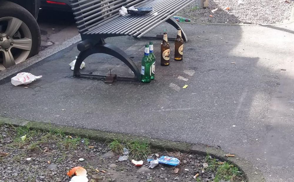 Degrado in via Emilia nord a Tortona segnalato da Andrea Mantovani