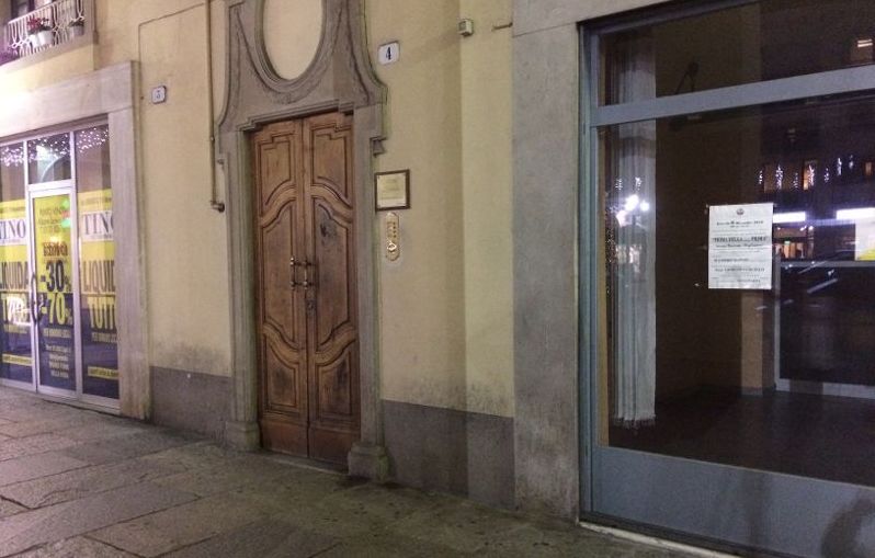 Negozi chiusi in piazza Duomo a Tortona, la conferma che certi settori non hanno futuro