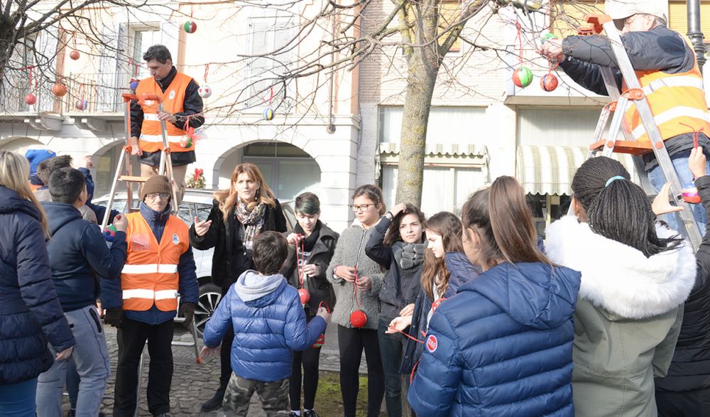 I bambini di Pontecurone hanno realizzato splendidi addobbi natalizi. Le immagini nelle foto di Claudia Nalin