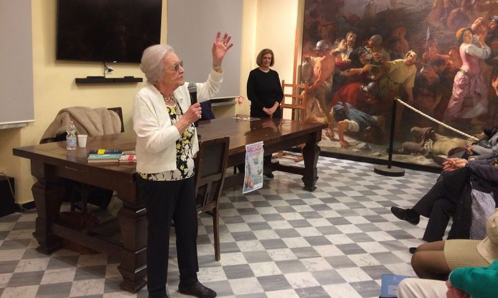 Elda Lanza spopola a Tortona nell’incontro “Libri dal vivo.” Parla della sua vita in TV e delle sue esperienze