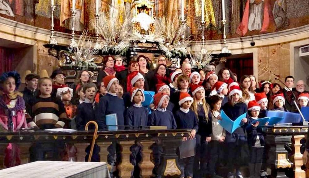 Lo spettacolo natalizio nella chiesa di San Matteo a Tortona ha registrato il tutto esaurito. Le immagini