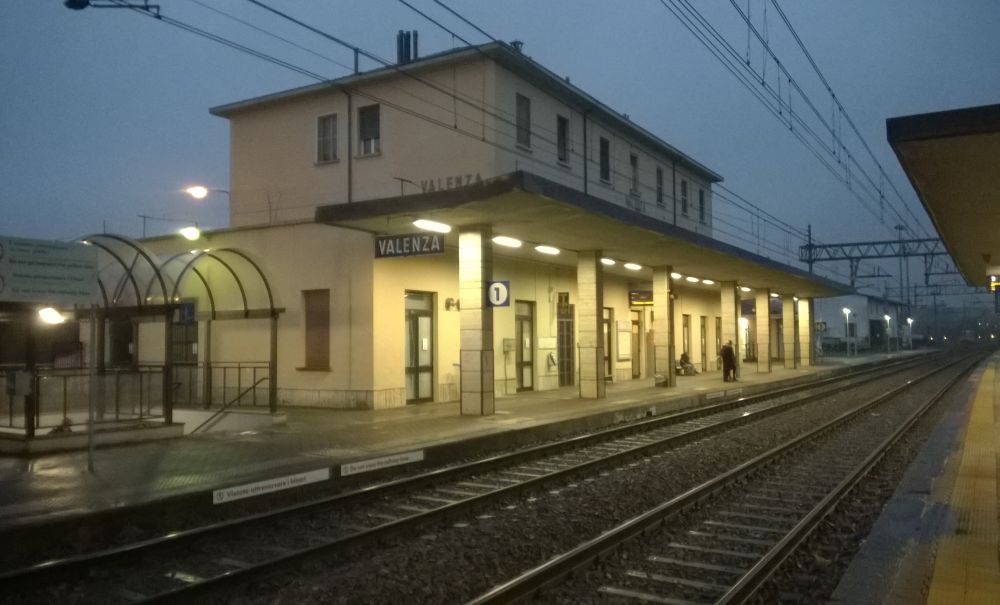 Domenica treni cancellati a Valenza per la rimozione di una bomba