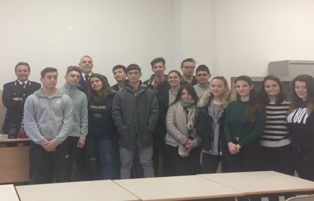 La Polizia stradale al “Carbone” di Tortona per il progetto “Ti muovi”