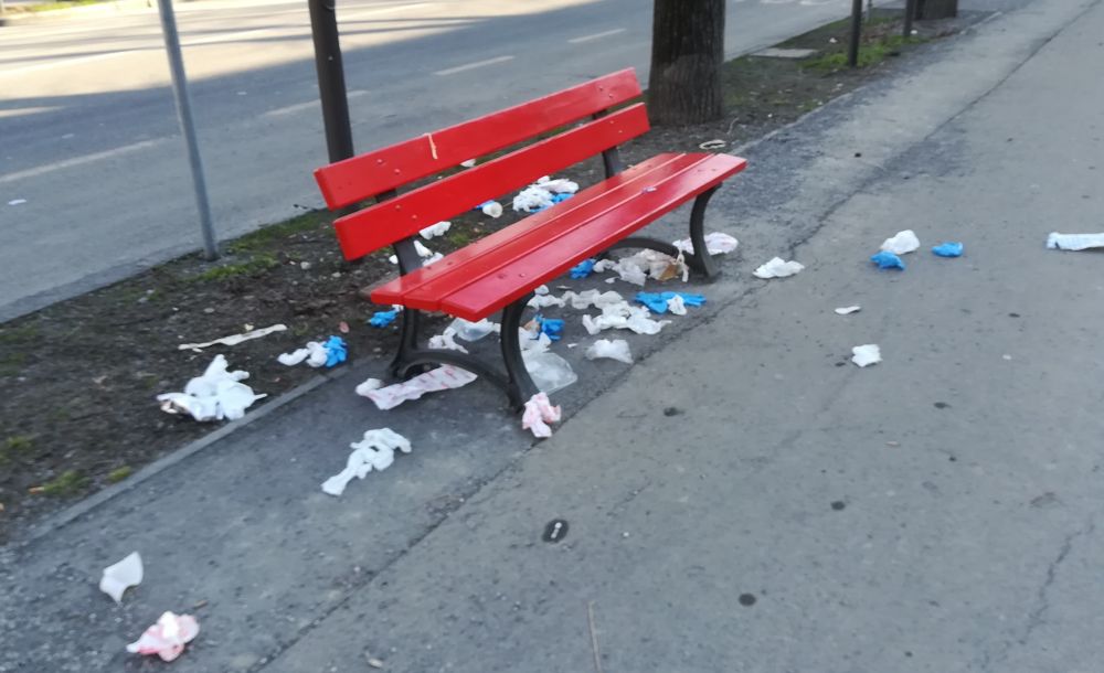 Tre appuntamenti sabato sera a Tortona, ma qualcuno ha pensato di fare altro e questi sono i “resti” lasciati