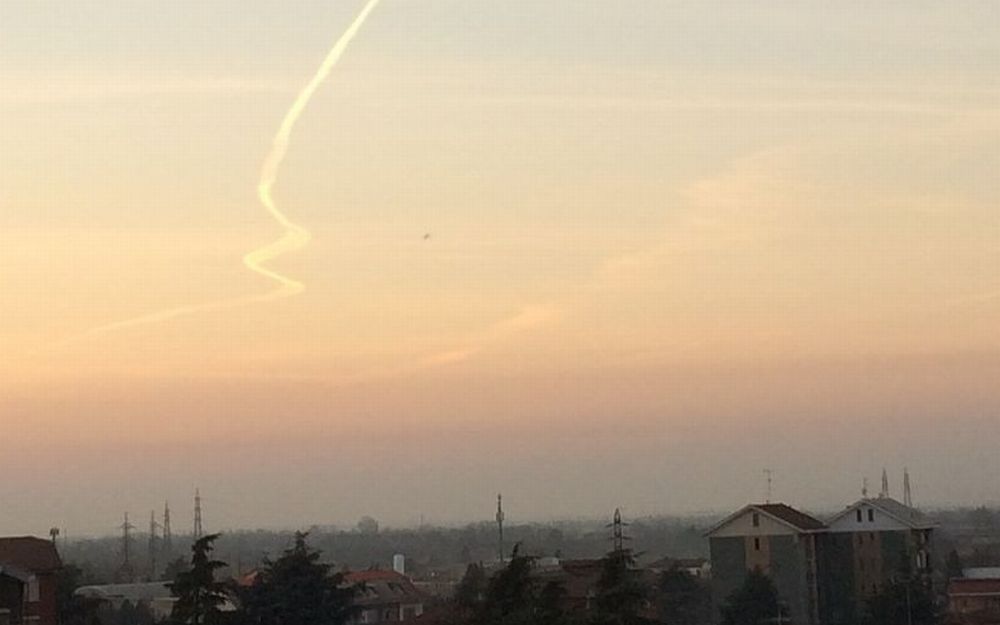 Pilota impazzito nei cieli di Tortona, sperando che non sia di linea, o cosa?